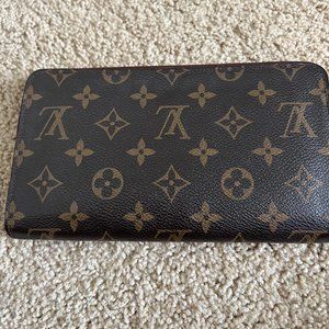AUTHENTIC Louis Vuitton Wallet 2015 LV Monogram Zippy Wallet